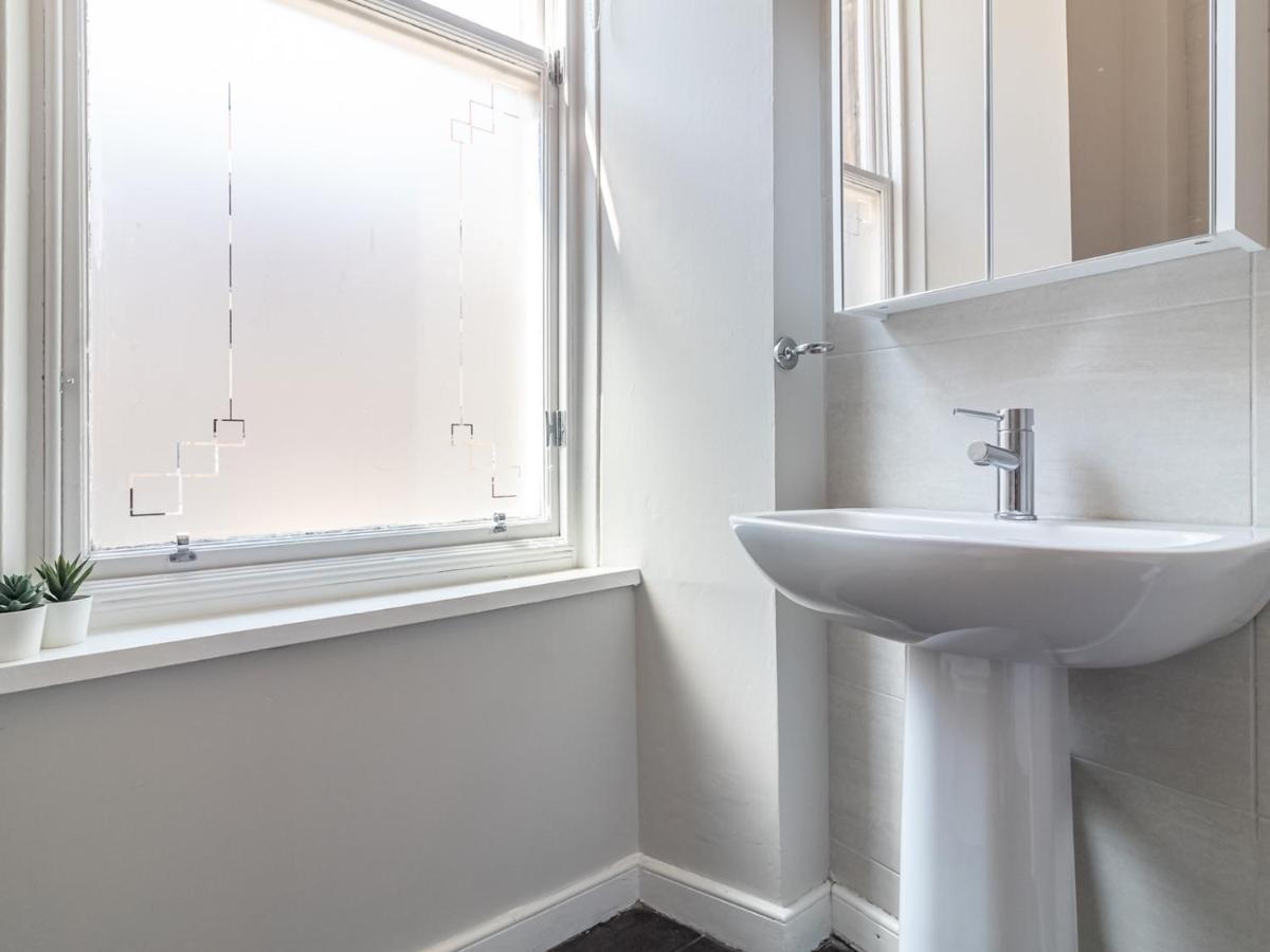 Pass The Keys Spacious And Homely Flat On The Royal Mile Édimbourg Extérieur photo